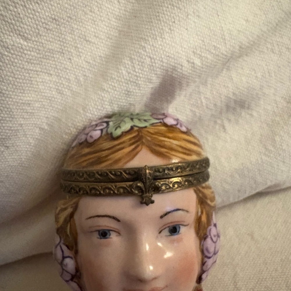 Vintage Limoges Gold-Trimmed Ceramic Lady - Picture 9 of 10